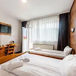 Ξενοδοχείο Ardo And Restaurant 2*