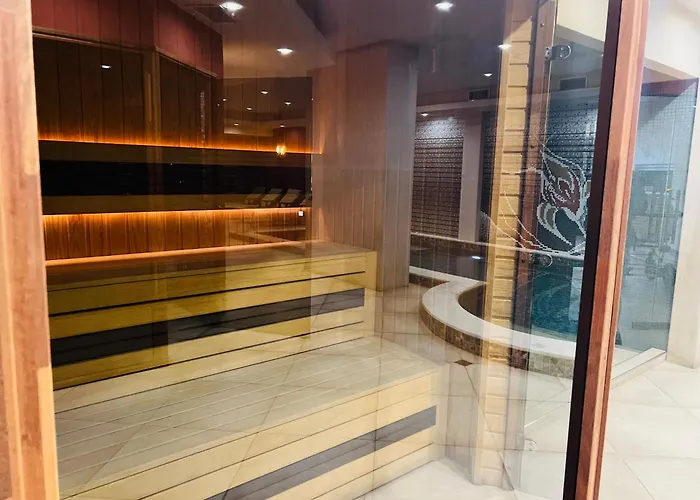 Ardo And Restaurant 2*